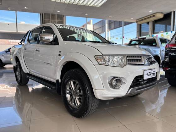 MITSUBISHI L200 TRITON 3.5 HPE 4X4 CD V6 24V FLEX 4P AUTOMÁTICO